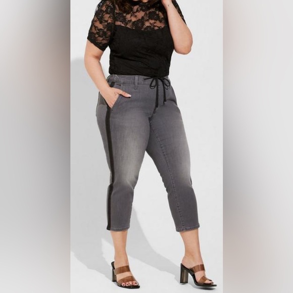 Boyfriend Style Straight Leg Mid-Rise Jean - Picture 1 of 8